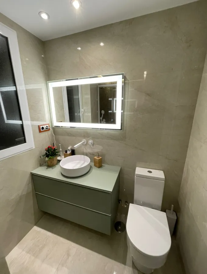 Baño principal en El Carmen: reforma de baño en Santa María de Gracia (foto 1 de 4)